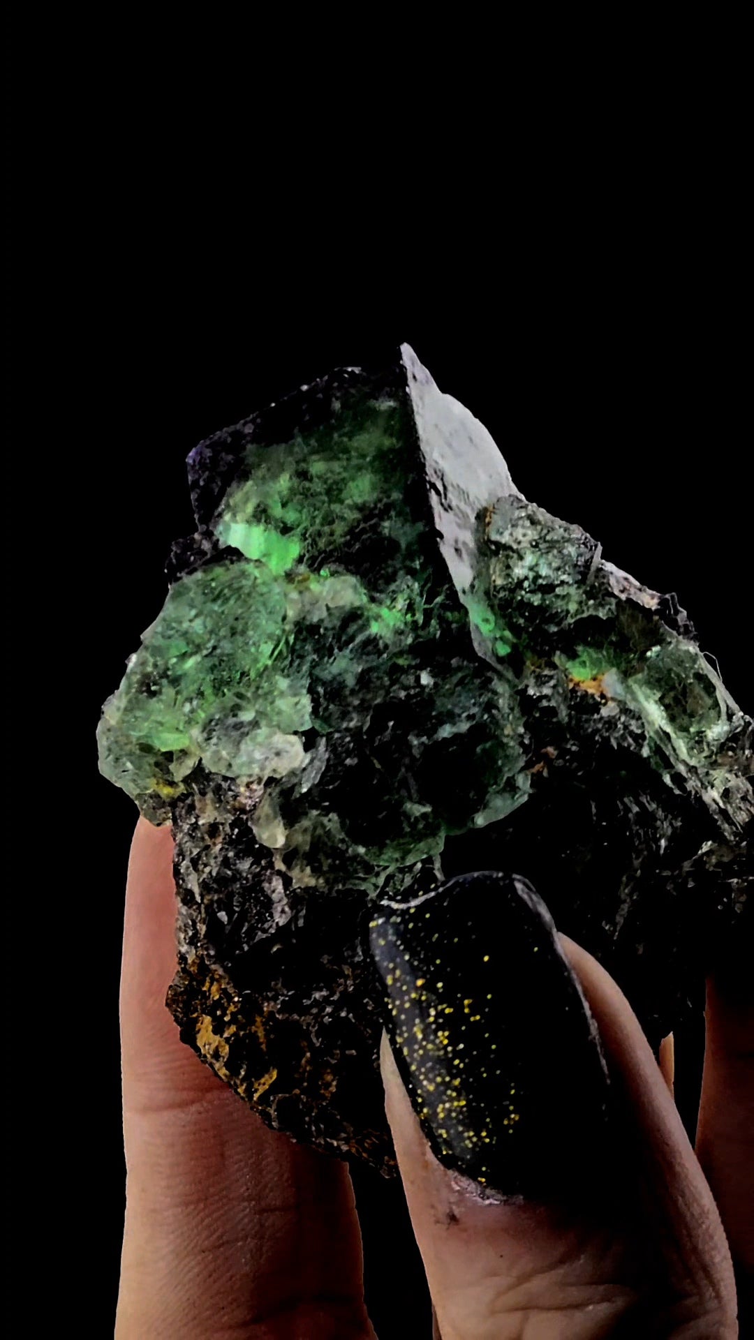 Fluorite Cube from Nigeria. Daylight Color Change