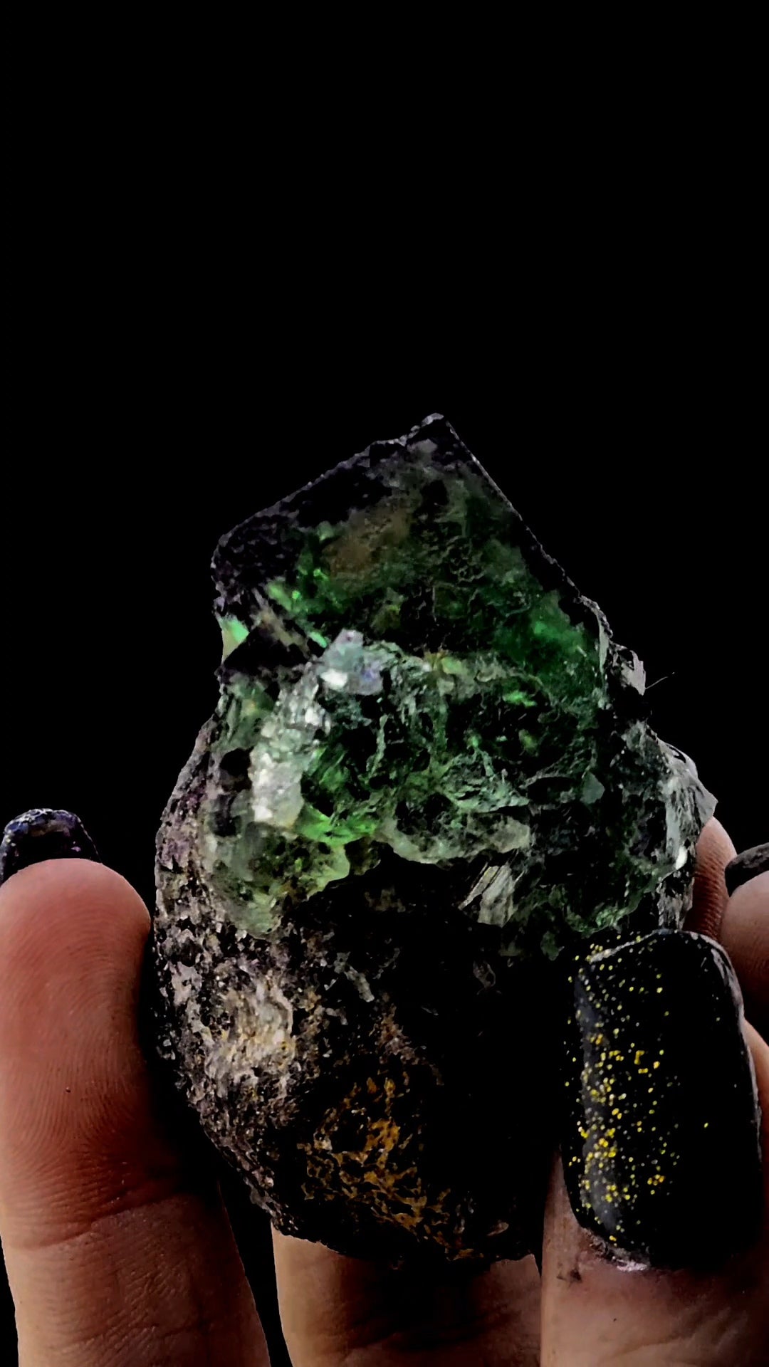 Fluorite Cube from Nigeria. Daylight Color Change