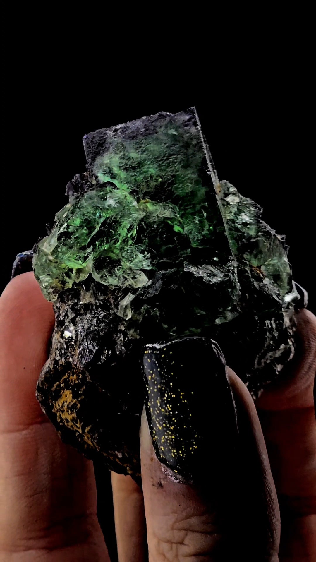 Fluorite Cube from Nigeria. Daylight Color Change