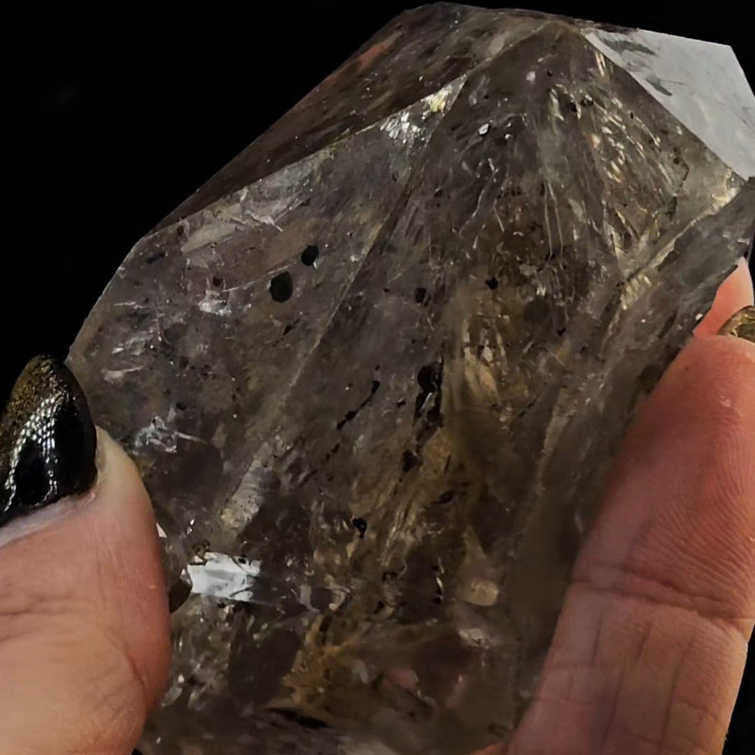 Elestial with Many Moving Carbon Enhydros