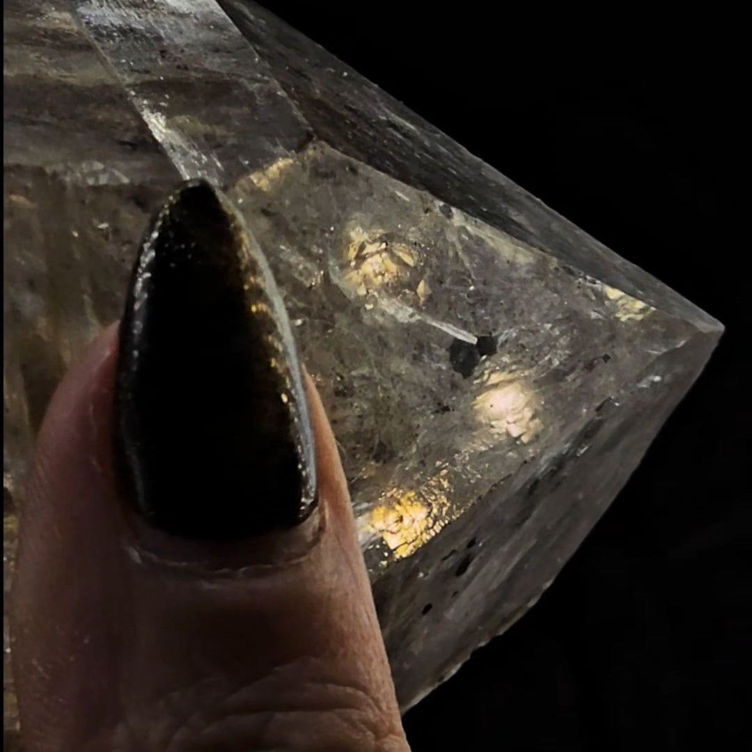 Elestial with Many Moving Carbon Enhydros