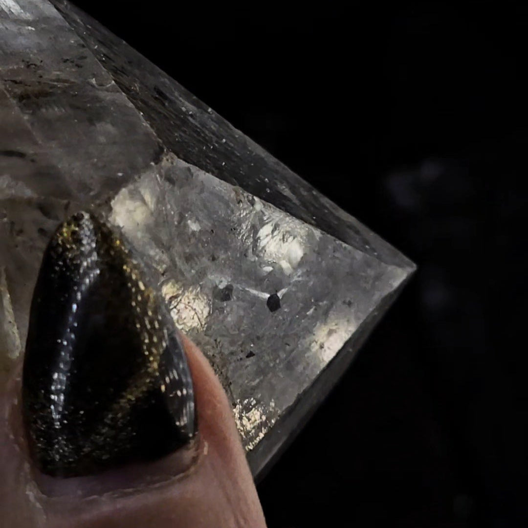 Elestial with Many Moving Carbon Enhydros