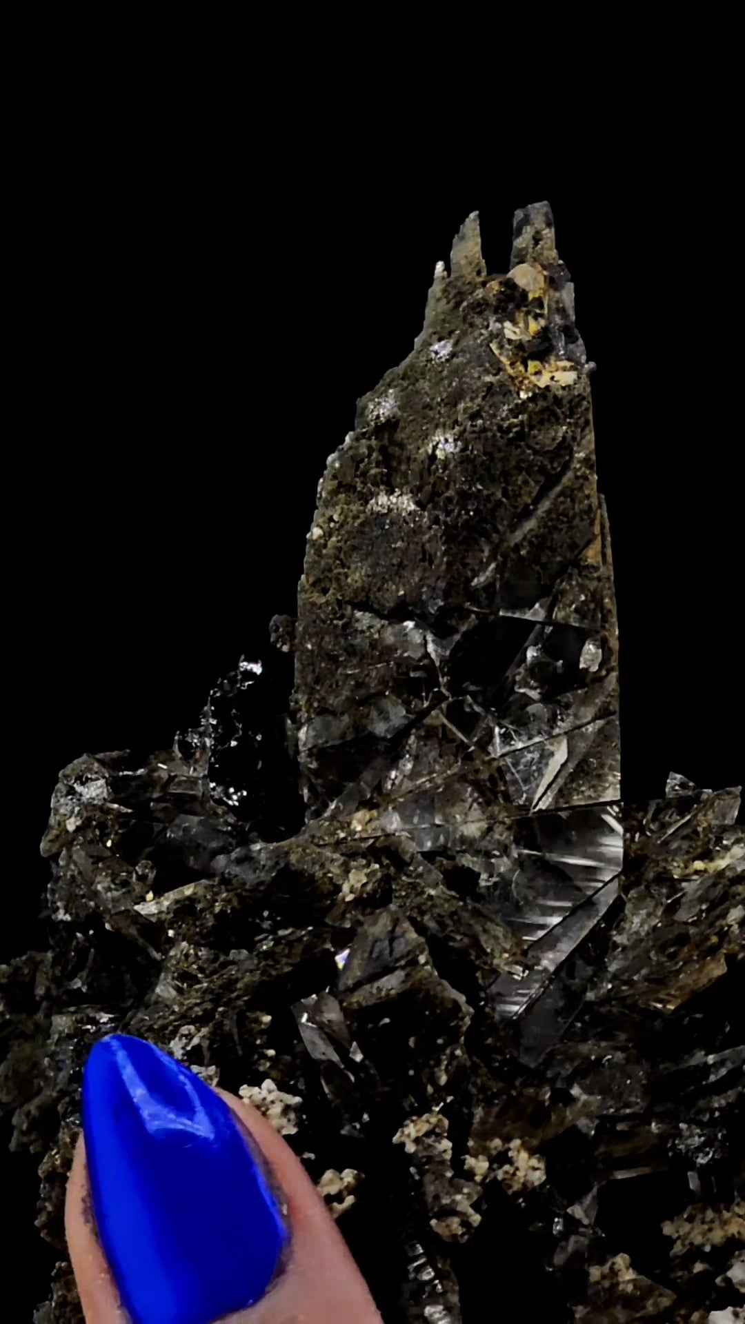 Tectonic Etched Witchy Cluster Clicker from Hashupi Mine, Pakistan