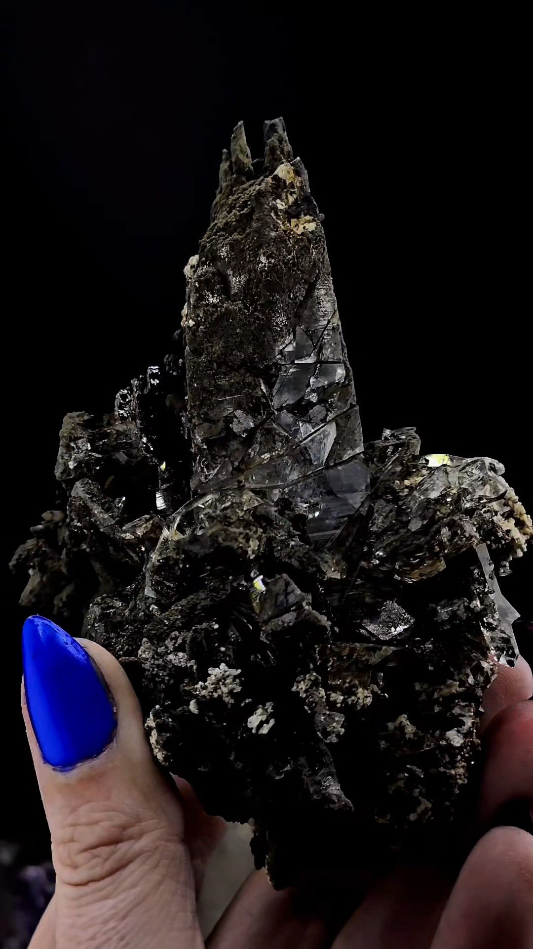 Tectonic Etched Witchy Cluster Clicker from Hashupi Mine, Pakistan