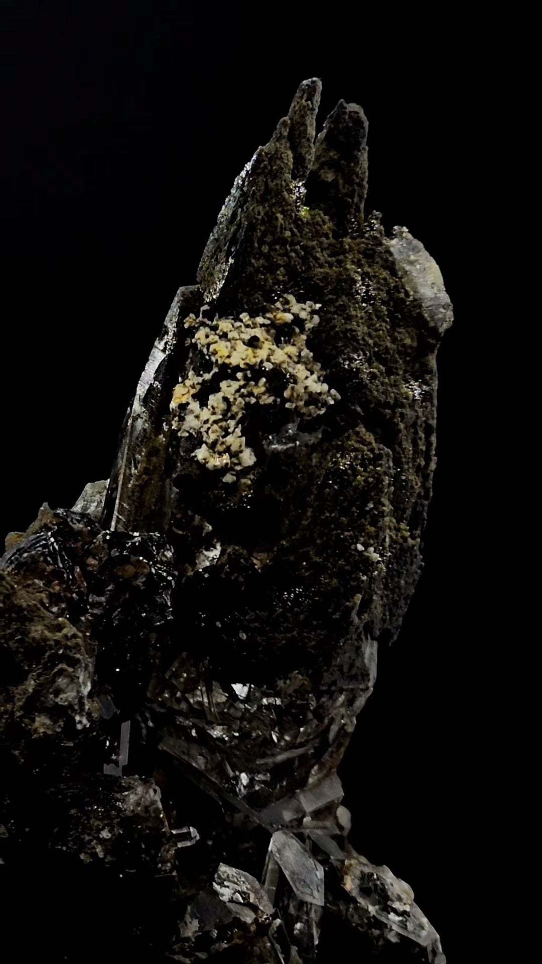 Tectonic Etched Witchy Cluster Clicker from Hashupi Mine, Pakistan