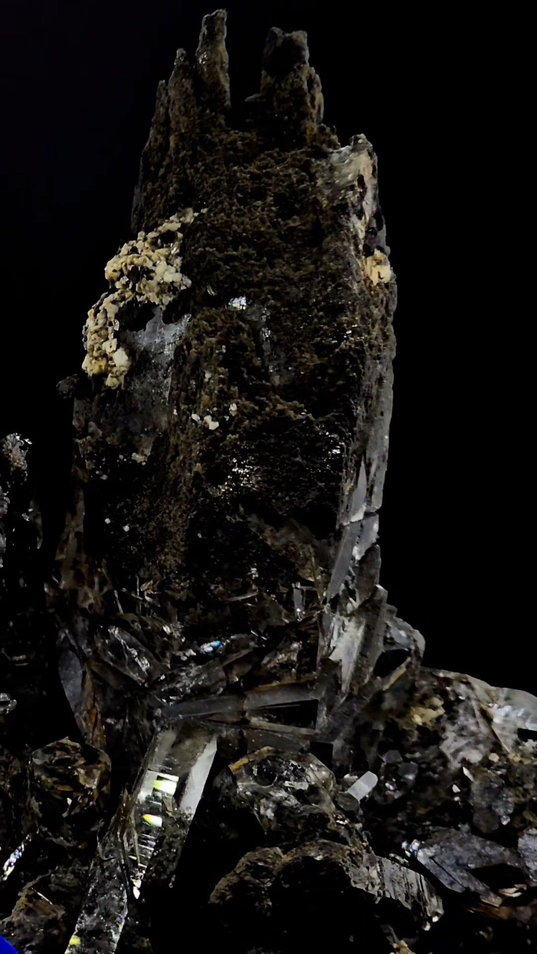 Tectonic Etched Witchy Cluster Clicker from Hashupi Mine, Pakistan