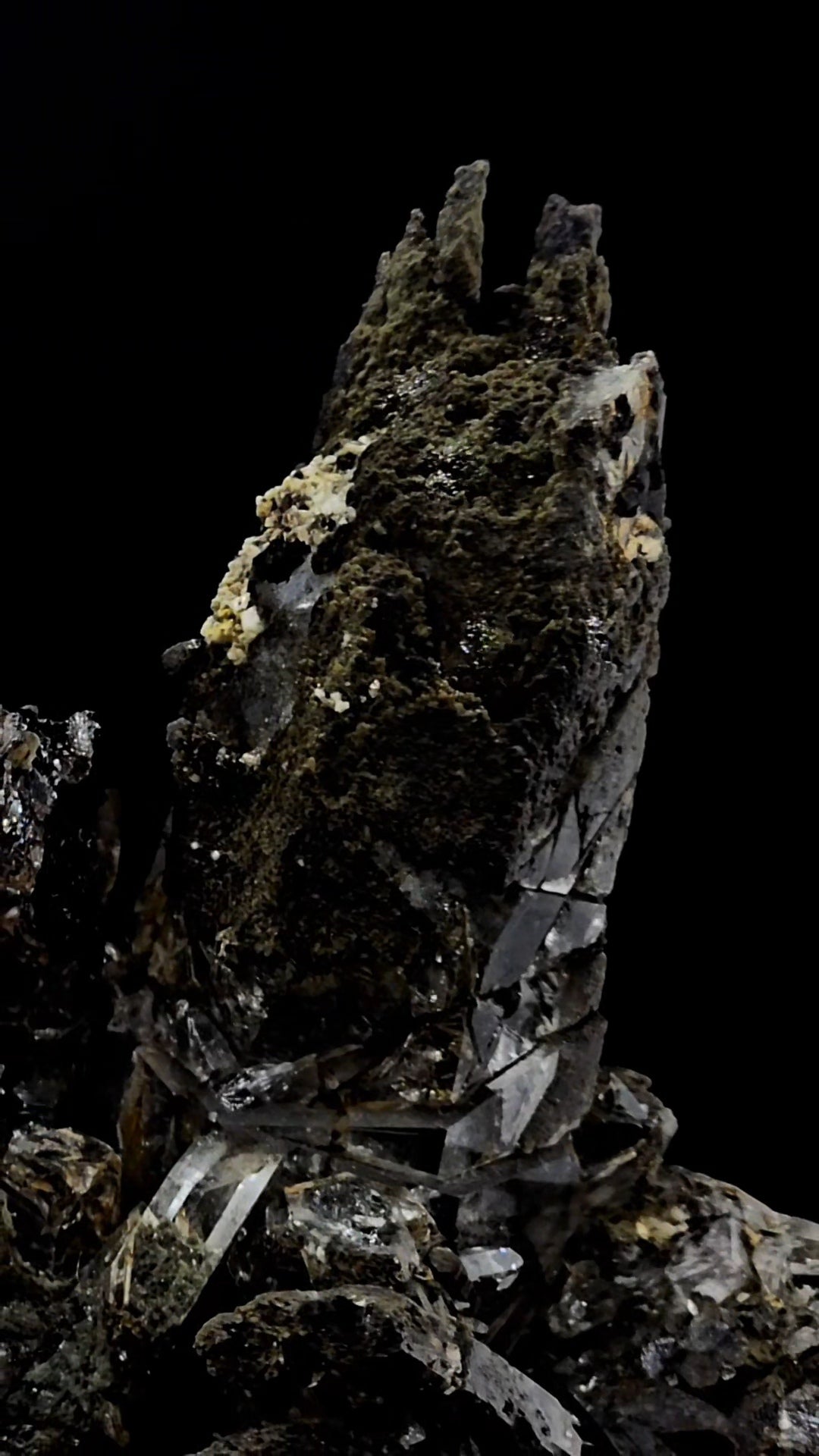 Tectonic Etched Witchy Cluster Clicker from Hashupi Mine, Pakistan