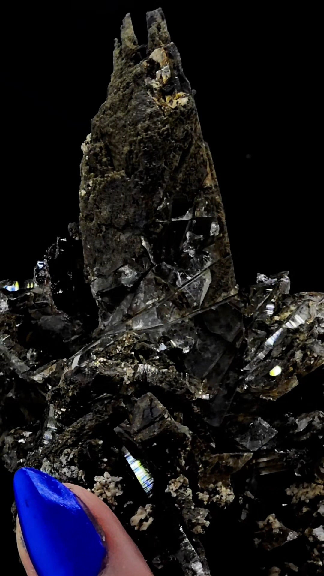 Tectonic Etched Witchy Cluster Clicker from Hashupi Mine, Pakistan