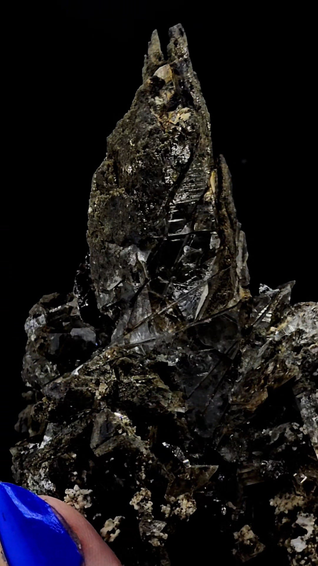 Tectonic Etched Witchy Cluster Clicker from Hashupi Mine, Pakistan