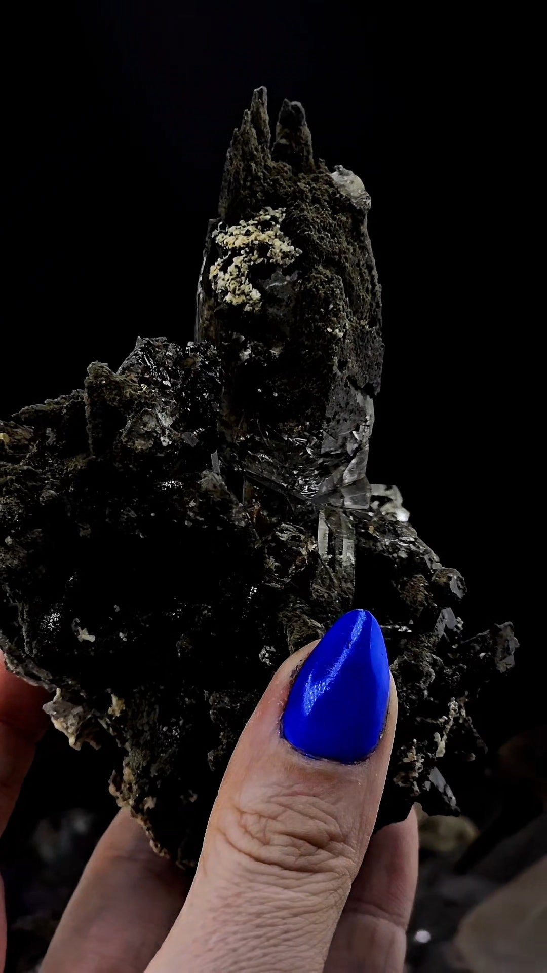 Tectonic Etched Witchy Cluster Clicker from Hashupi Mine, Pakistan