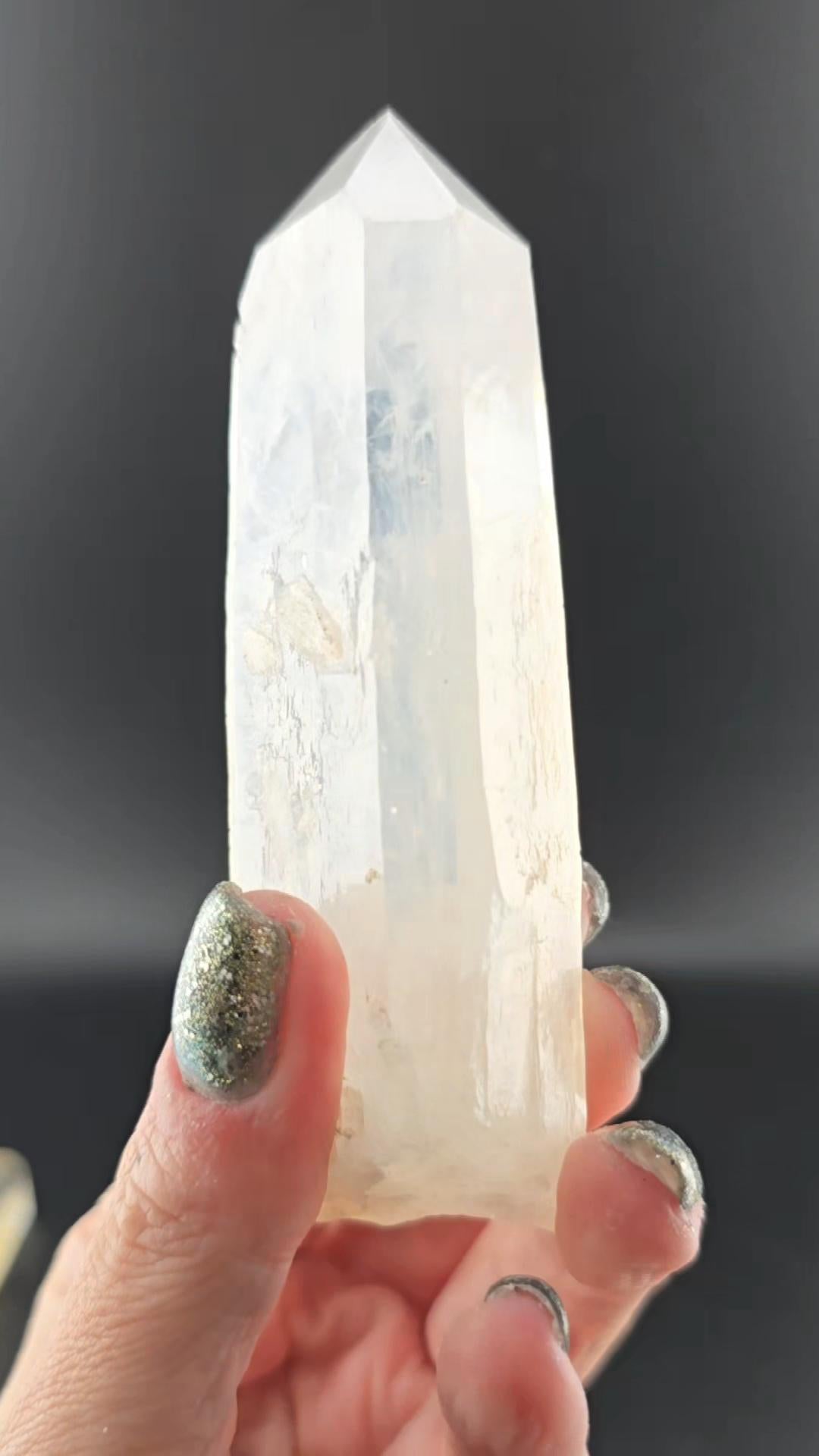 DNA Blue Smoke GEM From Colombia Full Of Whisps no Yellow Cookeite just Smoke
